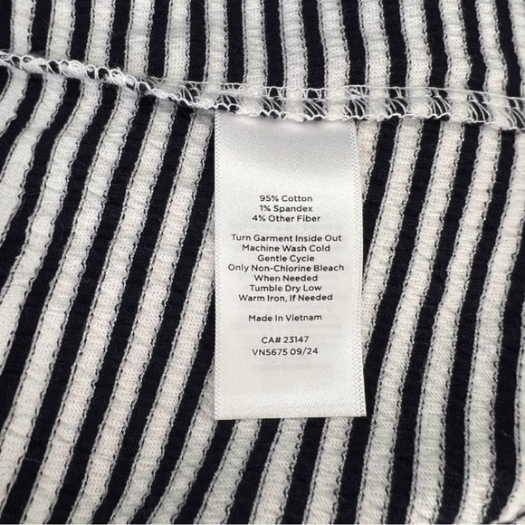 Talbots Textured Tie Front Short Sleeve Striped Shirt Size M - Picture 5 of 5